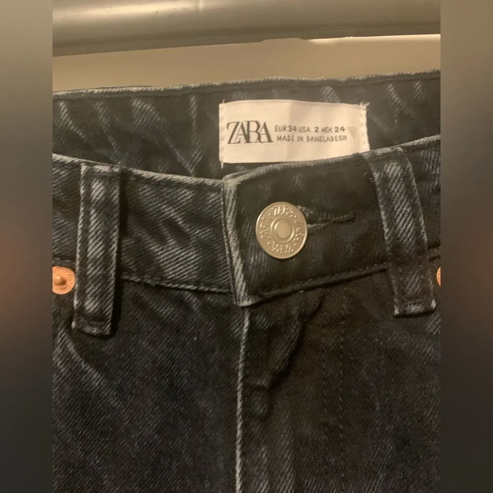 Zara High Rise Straight Leg Mom Jeans Distressed Black Wash Woman’s size 2